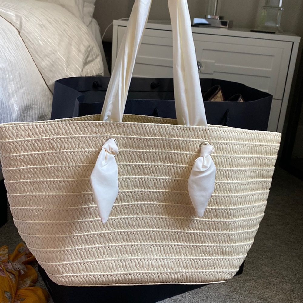 BEACH BAG NEUTRAL STRAW - BRAND NEW - Ivory satin ribbon handle.